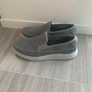 Tommy Bahamas slip ons